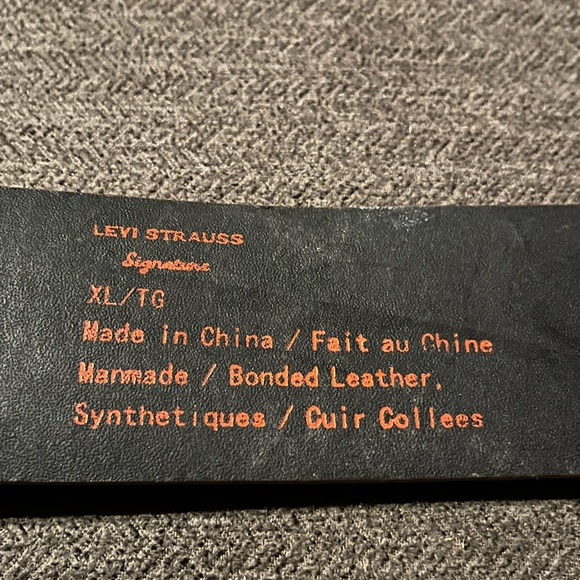 Rare Ladies Levi’s Strauss Belt w Coat Of Arms Buckle XL - Picture 6 of 7